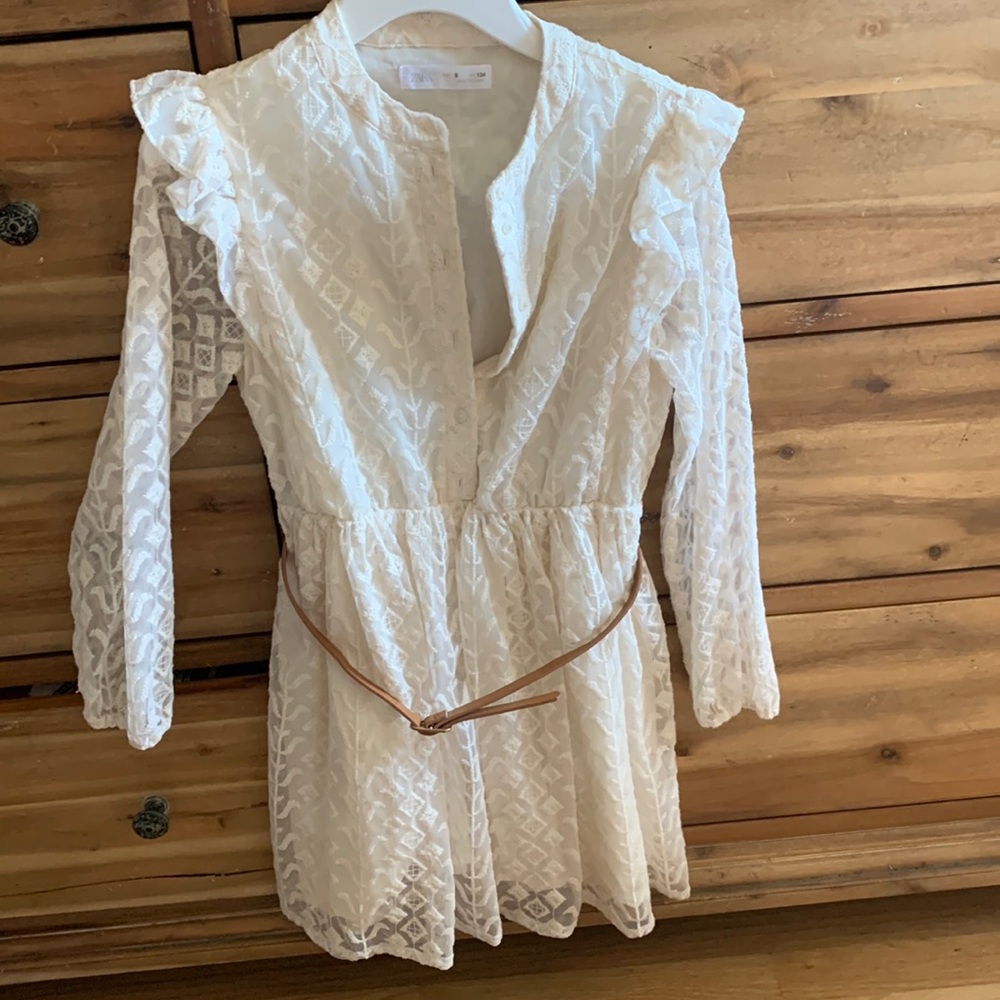 Girls Zara dress size 9 in beautiful cream color